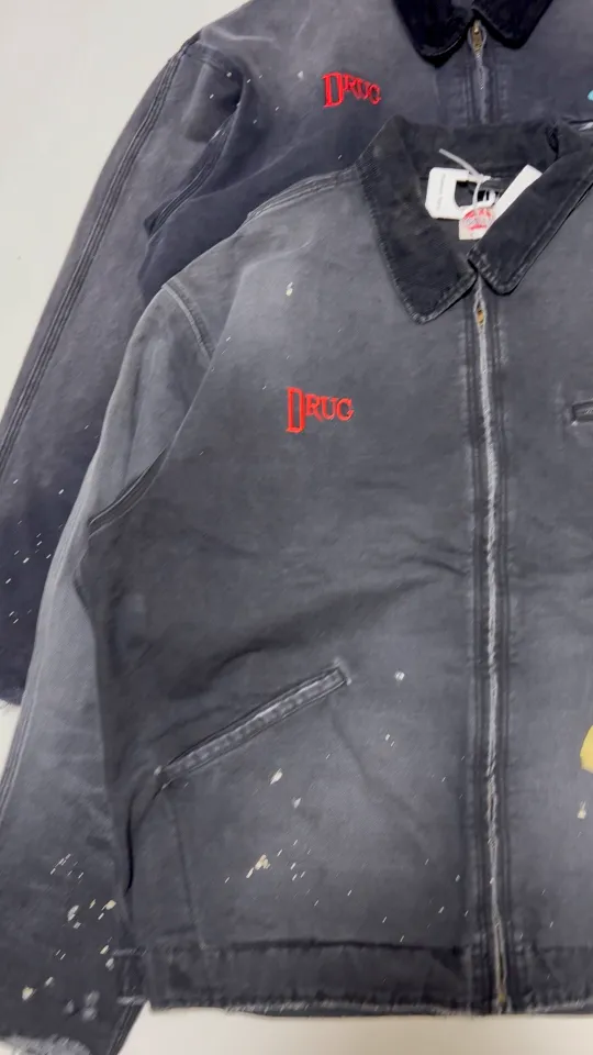 Comparison of panels SAINT Mxxxxxx DETROIT JACKET/DRUG/BLK Detroit Workwear Washed and Distressed Jacket Washed Black S-XL A super heavy-duty Detroit jacket. It took more than 3 months to develop. All details. No detail. Complete reproduction and restoration. Customized washed and faded Assute canvas fabric. Rewashed the watermark to make the bones irregular and whitened. Multiple damage and fraying treatments. The entire garment is completely hand-splashed with ink and paint. Heavy embroidery. Mold-opening with MX6 LOGO buttons Mold-opening customized placket with LOGO zipper No special shape zipper on the chest